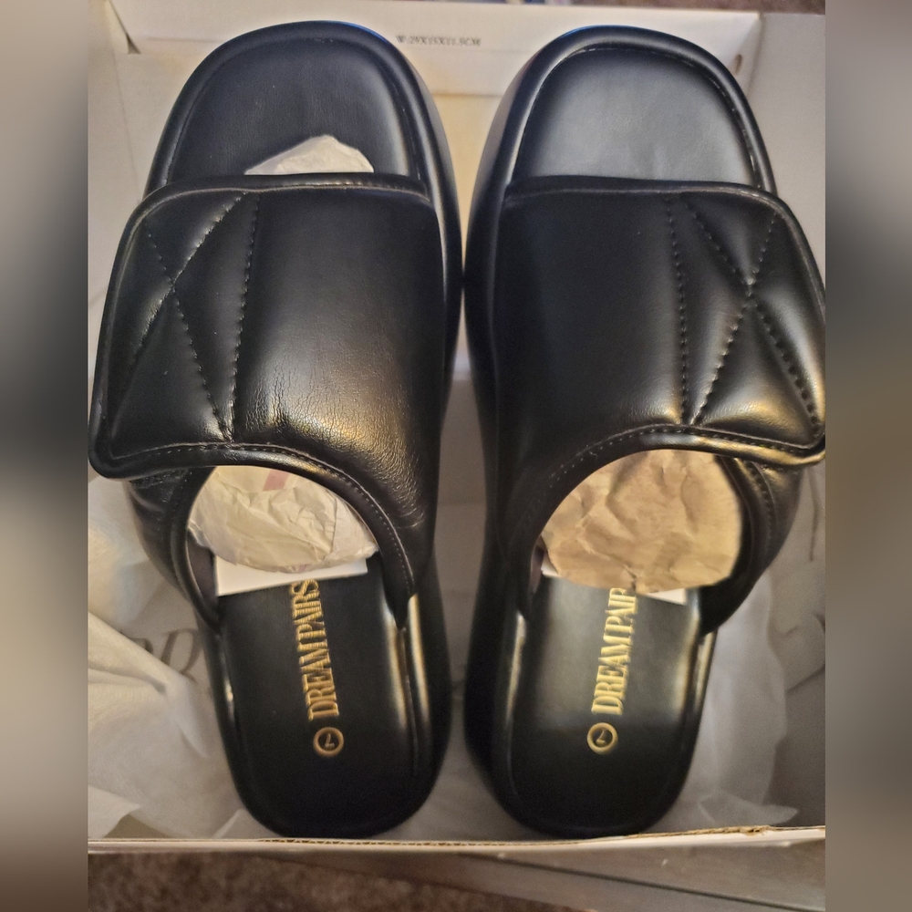 Dream Pairs Black Quilted Slide Sandals